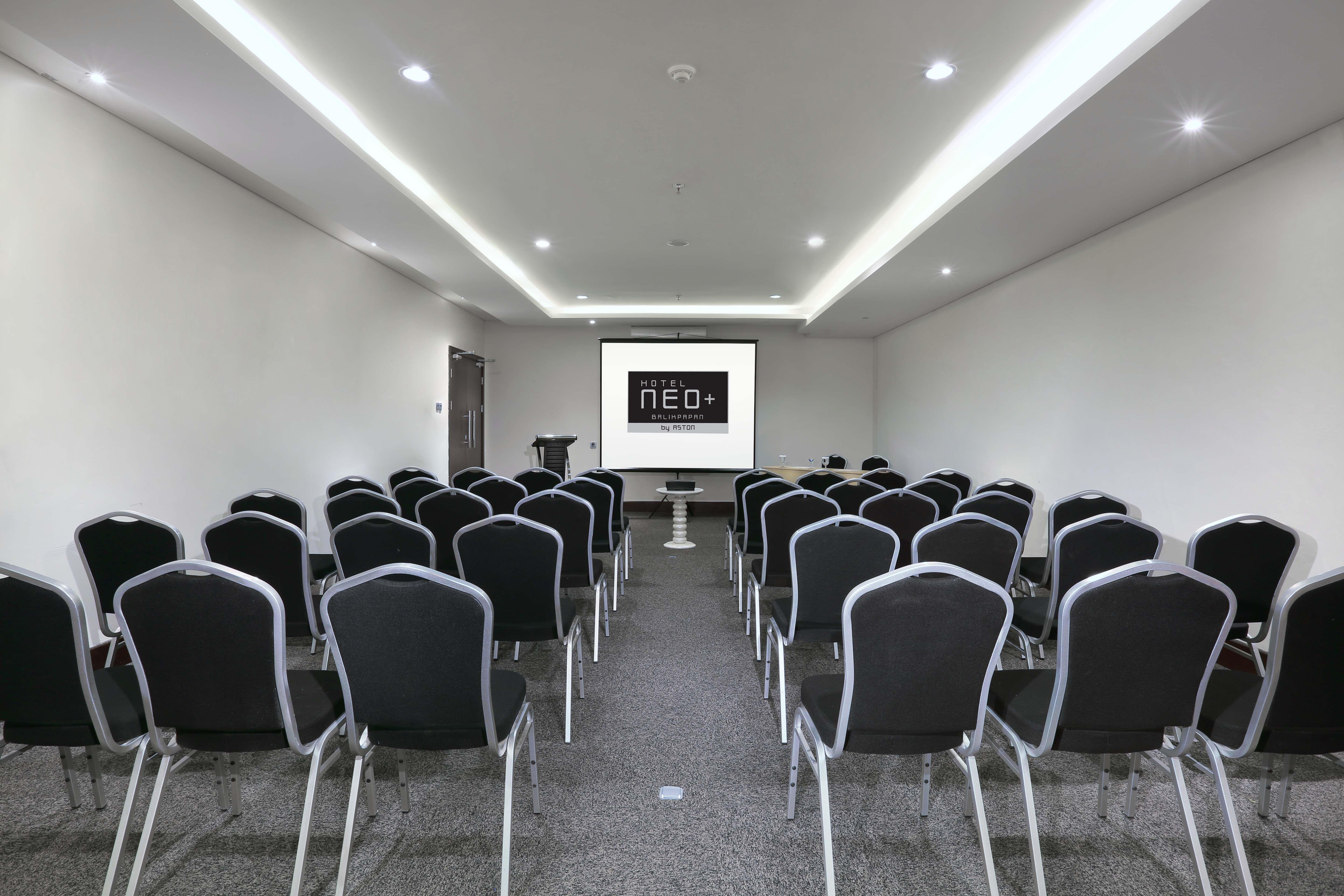 Hotel Neo+ Balikpapan By Aston Exterior photo