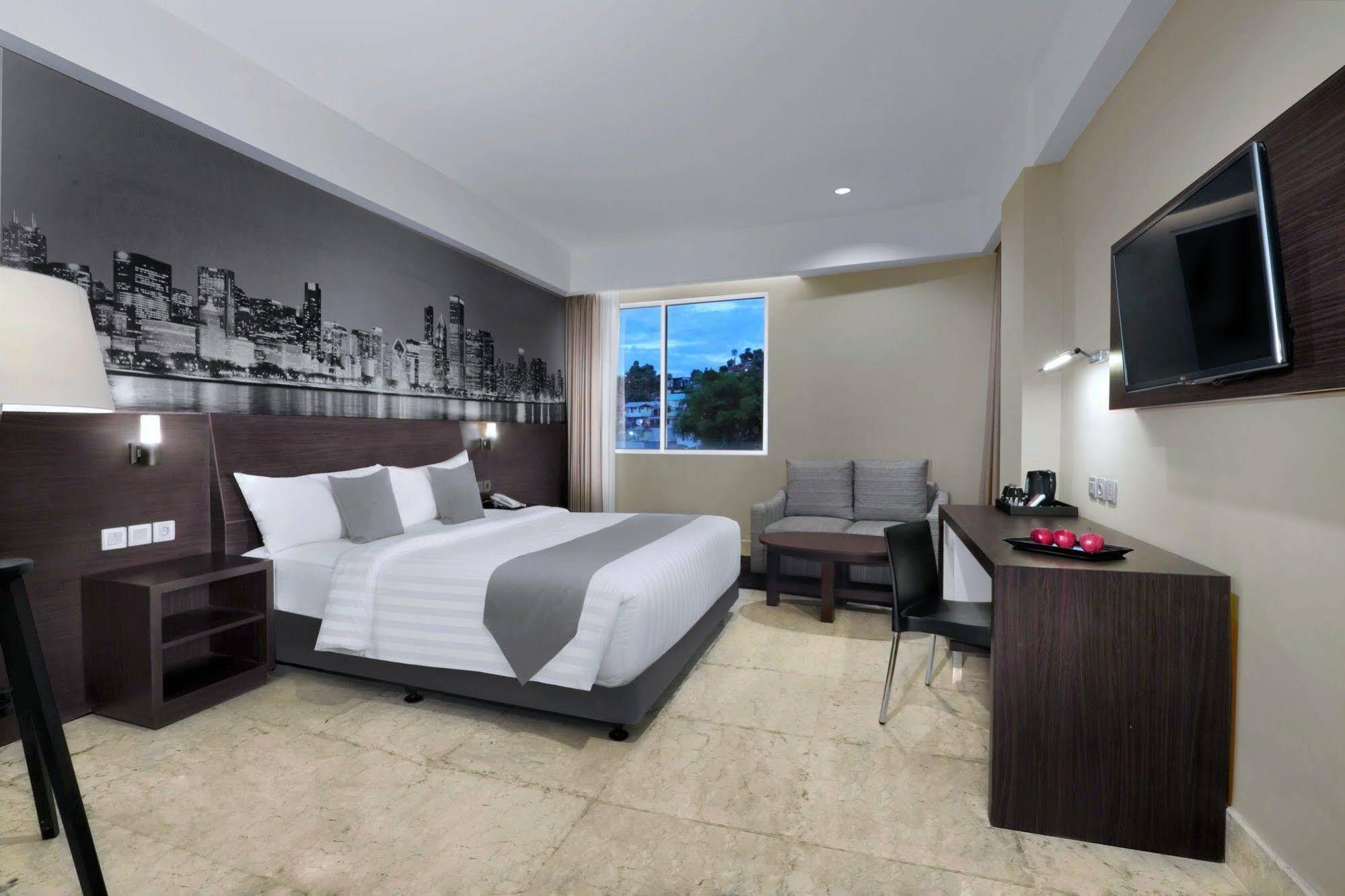 Hotel Neo+ Balikpapan By Aston Exterior photo